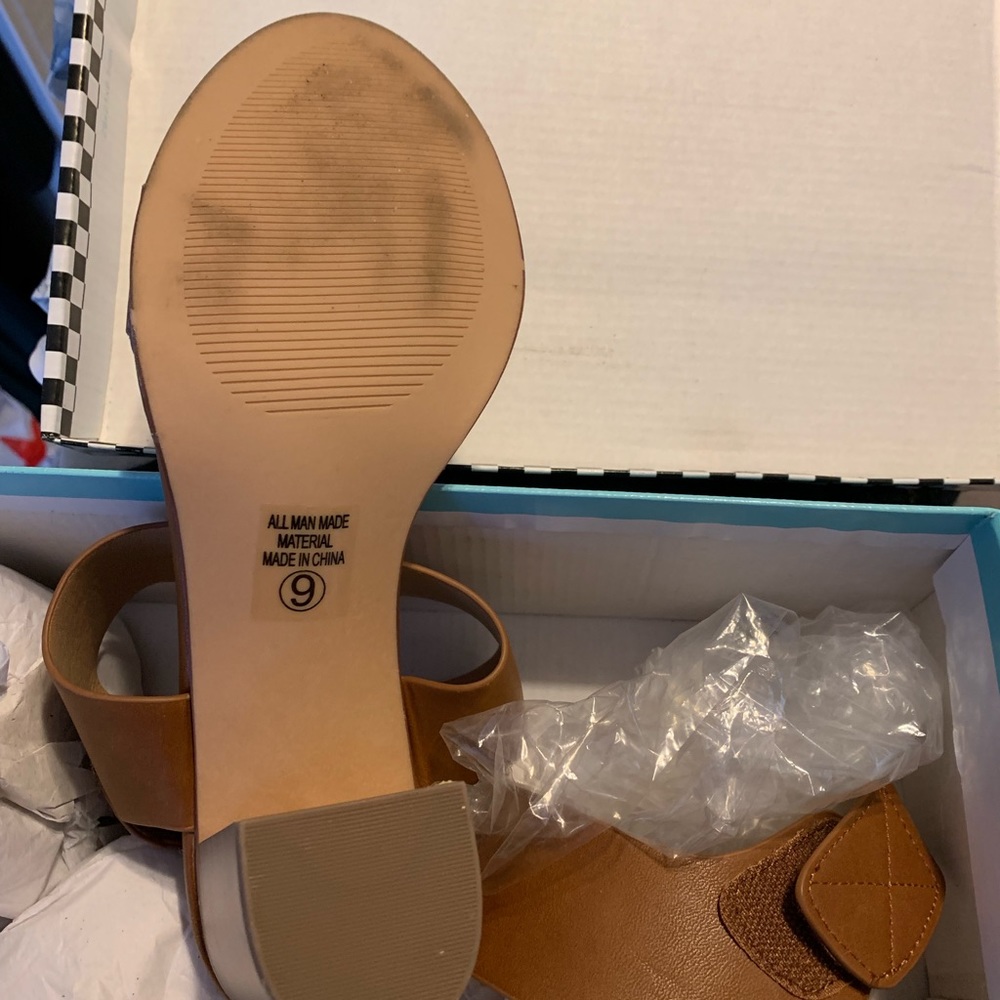 Shoes - Picture 4 of 4